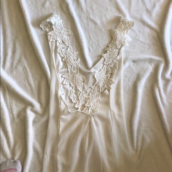 White dress - Picture 2 of 2